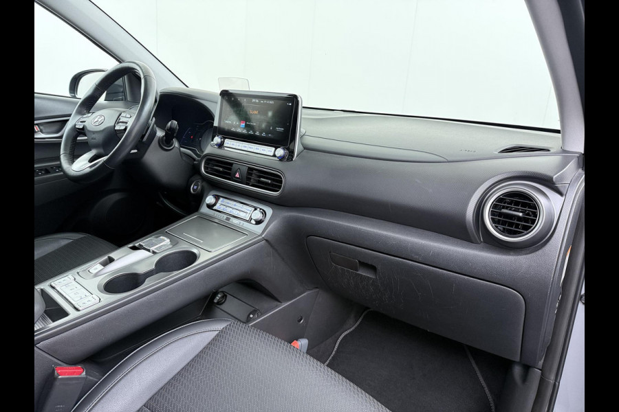 Hyundai Kona EV Premium 64 kWh SKY|VAN: €20.900,- VOOR: €18.877,- UW EINDEJAARSVOORDEEL: €2.023,-|  3-FASE| STOEL + STUURVERWARMING| STOEL VENTILATIE| AFN. TREKHAAK| DODE HOEK | CAMERA| HEAD-UP DISPLAY| PANO|