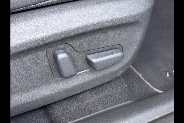 Hyundai Kona EV Premium 64 kWh SKY|VAN: €20.900,- VOOR: €18.877,- UW EINDEJAARSVOORDEEL: €2.023,-|  3-FASE| STOEL + STUURVERWARMING| STOEL VENTILATIE| AFN. TREKHAAK| DODE HOEK | CAMERA| HEAD-UP DISPLAY| PANO|