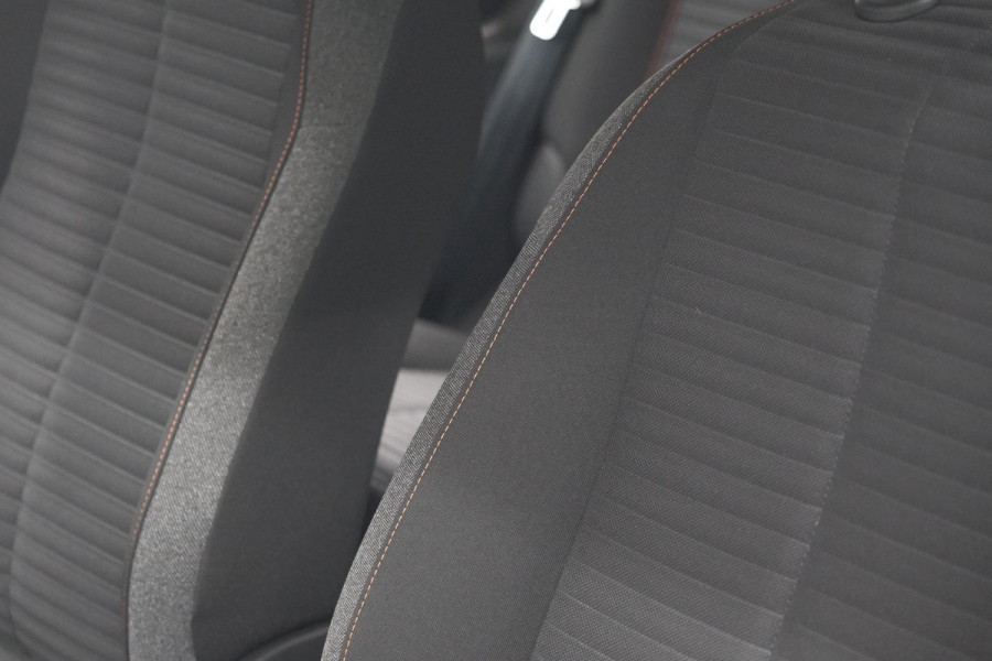 Peugeot 208 PureTech 100 EAT8 Active Pack | Parkeersensoren | Apple Carplay | Airco