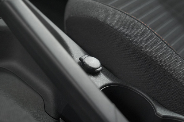 Peugeot 208 PureTech 100 EAT8 Active Pack | Parkeersensoren | Apple Carplay | Airco