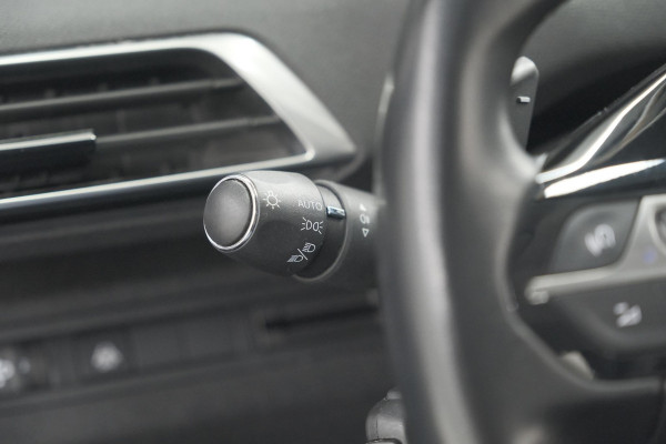 Peugeot 3008 PureTech 130 EAT8 Allure | Camera | Dodehoekdetectie | Navigatie | Apple Carplay | Parkeersensoren