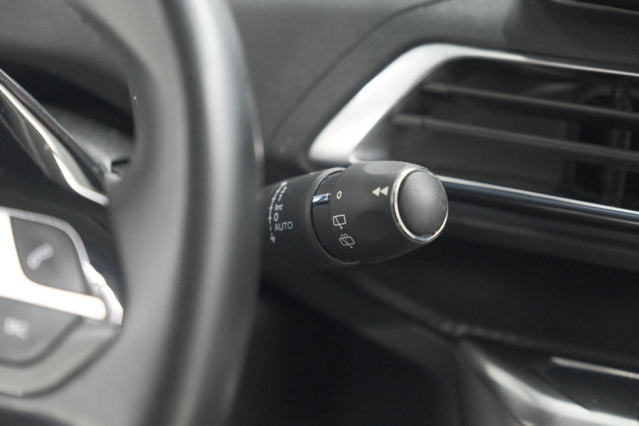 Peugeot 3008 PureTech 130 EAT8 Allure | Camera | Dodehoekdetectie | Navigatie | Apple Carplay | Parkeersensoren