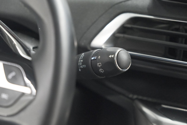 Peugeot 3008 PureTech 130 EAT8 Allure | Camera | Dodehoekdetectie | Navigatie | Apple Carplay | Parkeersensoren