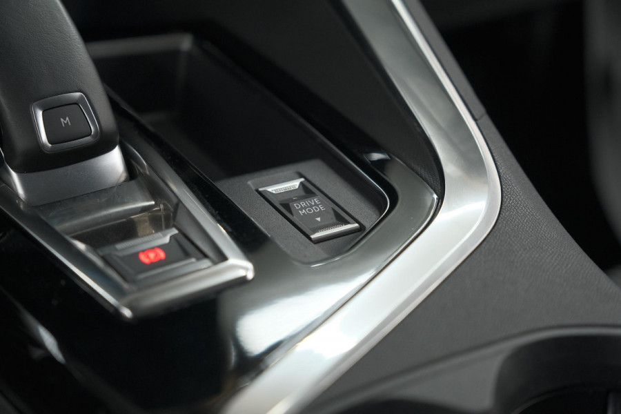 Peugeot 3008 PureTech 130 EAT8 Allure | Camera | Dodehoekdetectie | Navigatie | Apple Carplay | Parkeersensoren