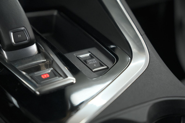 Peugeot 3008 PureTech 130 EAT8 Allure | Camera | Dodehoekdetectie | Navigatie | Apple Carplay | Parkeersensoren