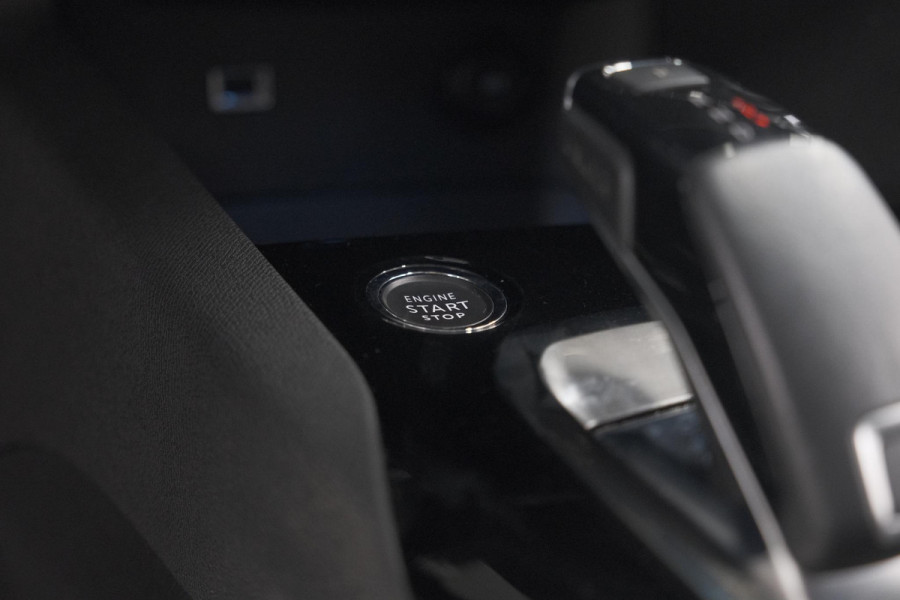 Peugeot 3008 PureTech 130 EAT8 Allure | Camera | Dodehoekdetectie | Navigatie | Apple Carplay | Parkeersensoren