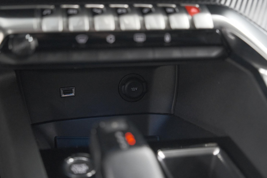 Peugeot 3008 PureTech 130 EAT8 Allure | Camera | Dodehoekdetectie | Navigatie | Apple Carplay | Parkeersensoren