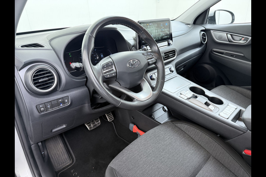 Hyundai Kona EV 64kWh Warmtepomp Adap.Cruise Navi Ecc Camera Pdc Trekhaak Krell®-Audio Apple Carplay Android Auto Comfort SOH 100% Lane Assist DAB Led Lmv 17" Regen-Lichtsensor Keyless 1e Eigenaar Origineel Nederlandse Auto