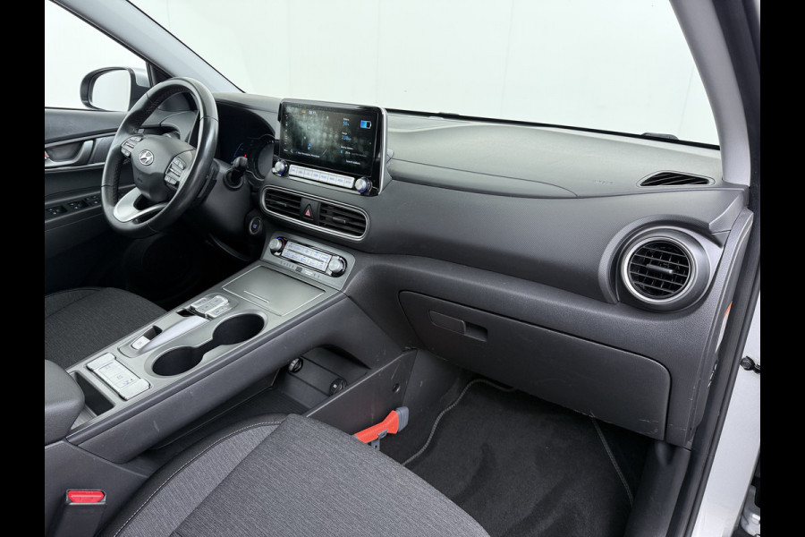 Hyundai Kona EV 64kWh Warmtepomp Adap.Cruise Navi Ecc Camera Pdc Trekhaak Krell®-Audio Apple Carplay Android Auto Comfort SOH 100% Lane Assist DAB Led Lmv 17" Regen-Lichtsensor Keyless 1e Eigenaar Origineel Nederlandse Auto