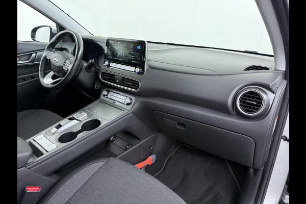 Hyundai Kona EV 64kWh Warmtepomp Adap.Cruise Navi Ecc Camera Pdc Trekhaak Krell®-Audio Apple Carplay Android Auto Comfort SOH 100% Lane Assist DAB Led Lmv 17" Regen-Lichtsensor Keyless 1e Eigenaar Origineel Nederlandse Auto