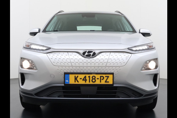 Hyundai Kona EV 64kWh Warmtepomp Adap.Cruise Navi Ecc Camera Pdc Trekhaak Krell®-Audio Apple Carplay Android Auto Comfort SOH 100% Lane Assist DAB Led Lmv 17" Regen-Lichtsensor Keyless 1e Eigenaar Origineel Nederlandse Auto