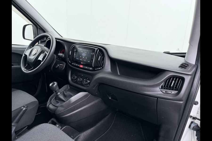 Fiat Doblò Cargo Trekking 1.6JTD 105PK L2H1 3-Peroons Airco Navi* Apple Carplay Android Auto Bluetooth S Trekking Euro 6 Betonplex Vloer Wandbetimmering Schuifdeur Origineel Nederlandse Auto 984kg laadvermogen! 1300kg trekvermogen!