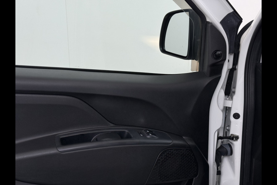 Fiat Doblò Cargo Trekking 1.6JTD 105PK L2H1 3-Peroons Airco Navi* Apple Carplay Android Auto Bluetooth S Trekking Euro 6 Betonplex Vloer Wandbetimmering Schuifdeur Origineel Nederlandse Auto 984kg laadvermogen! 1300kg trekvermogen!