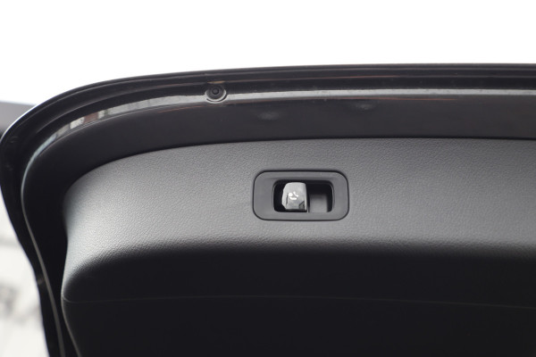 Mercedes-Benz GLC 300e AMG 4-Matic | 313PK | Achterasbesturing | Luchtvering | Head-up | Pano | Keyles-go | Sfeerverlichting | Distronic | Burmest