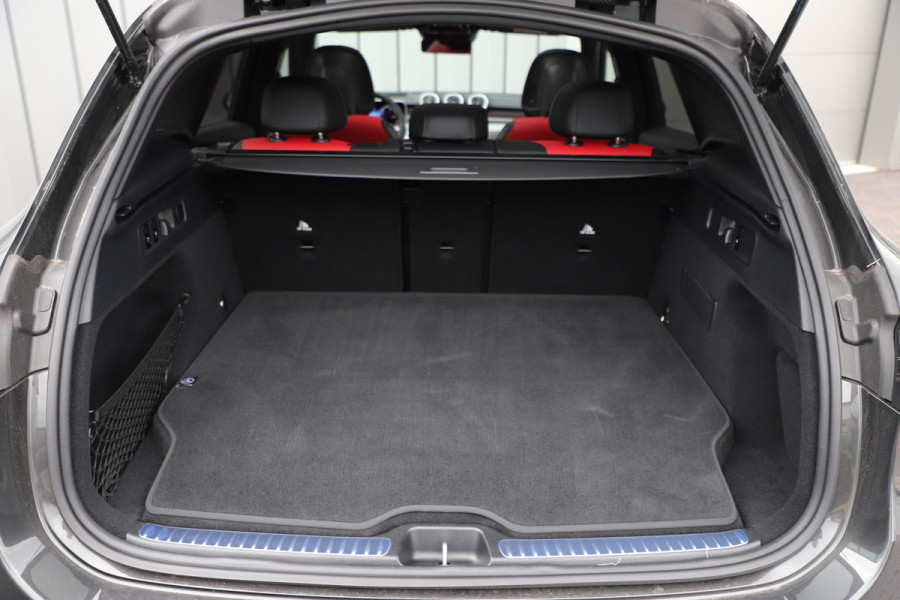 Mercedes-Benz GLC 300e AMG 4-Matic | 313PK | Achterasbesturing | Luchtvering | Head-up | Pano | Keyles-go | Sfeerverlichting | Distronic | Burmest