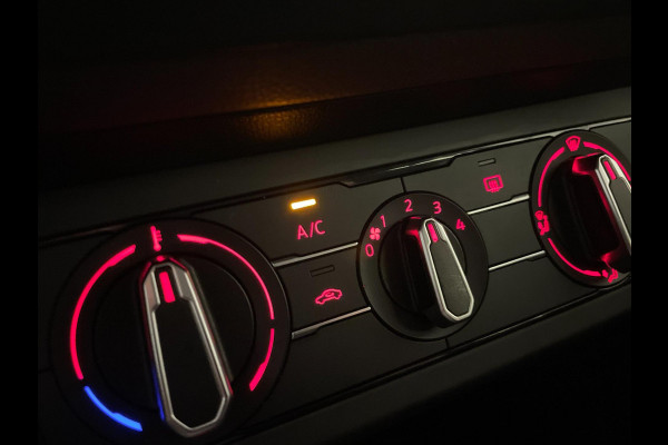 Volkswagen Polo 1.0 TSI Comfortline 95PK AIRCO NAVI CRUISE APPLE CARPLAY NIEUWE VELG LED MULTI STUUR PRIVACY GLAS ZEER NETTE AUTO