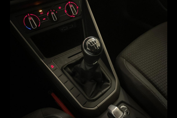 Volkswagen Polo 1.0 TSI Comfortline 95PK AIRCO NAVI CRUISE APPLE CARPLAY NIEUWE VELG LED MULTI STUUR PRIVACY GLAS ZEER NETTE AUTO