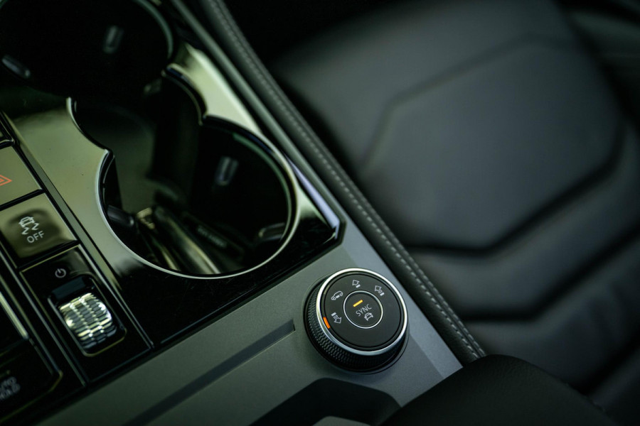 Volkswagen Touareg 3.0 TSI eHybrid R 4M Nightvision DynAudio Trekhaak