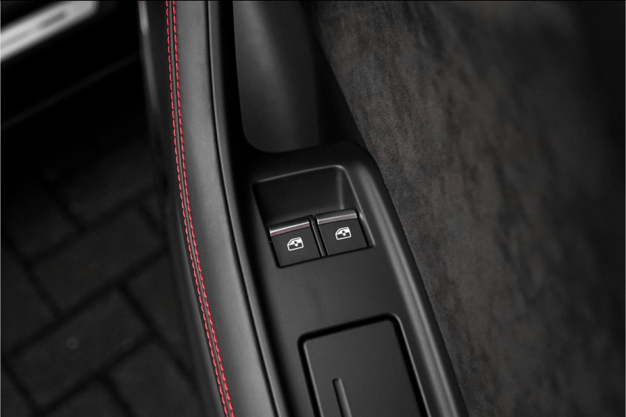 Audi Q8 4.0 TFSI RS Q8 Quattro Dynamic+ Keramisch Pano B&O Trekhaak Alcantara 23"