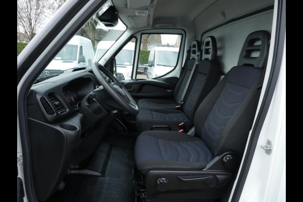 Iveco Daily 35C14 2.3 140PK, Airco, Dubbel lucht, Laadbak: L*B*H = 424*211*220 / Lading vastzetrail op 110 cm, Zijdeur rechtsachter, Laadklep Anteo 800 KG, Plateau van 160 cm, Met afstandsbediening en rolstops