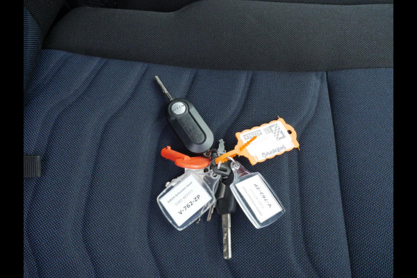 Iveco Daily 35C14 2.3 140PK, Airco, Dubbel lucht, Laadbak: L*B*H = 424*211*220 / Lading vastzetrail op 110 cm, Zijdeur rechtsachter, Laadklep Anteo 800 KG, Plateau van 160 cm, Met afstandsbediening en rolstops