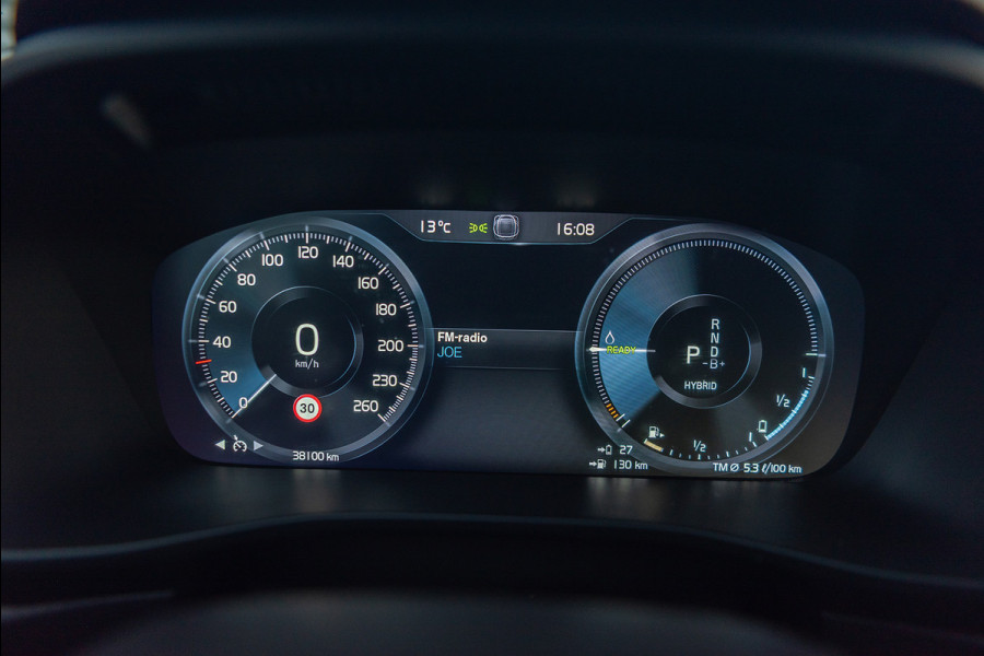 Volvo XC40 T4 Aut. Plug-in Hybrid Plus Bright Luxe Stoelen Navigatie Parkeercamera 211pk