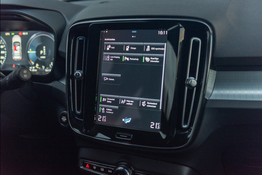 Volvo XC40 T4 Aut. Plug-in Hybrid Plus Bright Luxe Stoelen Navigatie Parkeercamera 211pk