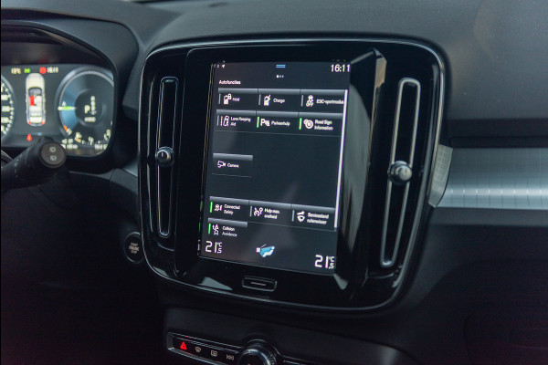 Volvo XC40 T4 Aut. Plug-in Hybrid Plus Bright Luxe Stoelen Navigatie Parkeercamera 211pk
