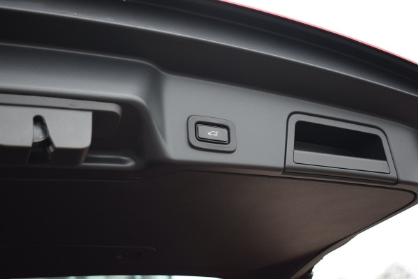 Land Rover Range Rover Evoque 2.0 P200 AWD R-Dynamic | Trekhaak | Pano | Meridian | Leer | Stuurverw.