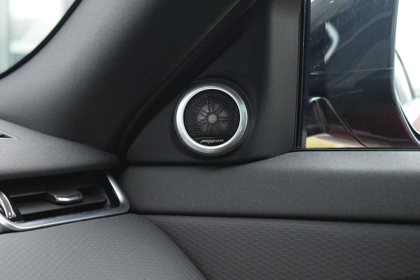 Land Rover Range Rover Evoque 2.0 P200 AWD R-Dynamic | Trekhaak | Pano | Meridian | Leer | Stuurverw.