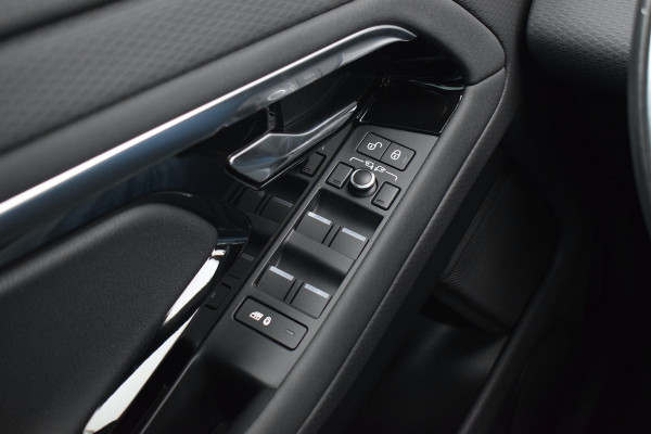 Land Rover Range Rover Evoque 2.0 P200 AWD R-Dynamic | Trekhaak | Pano | Meridian | Leer | Stuurverw.
