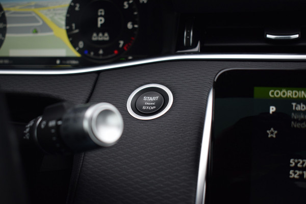 Land Rover Range Rover Evoque 2.0 P200 AWD R-Dynamic | Trekhaak | Pano | Meridian | Leer | Stuurverw.