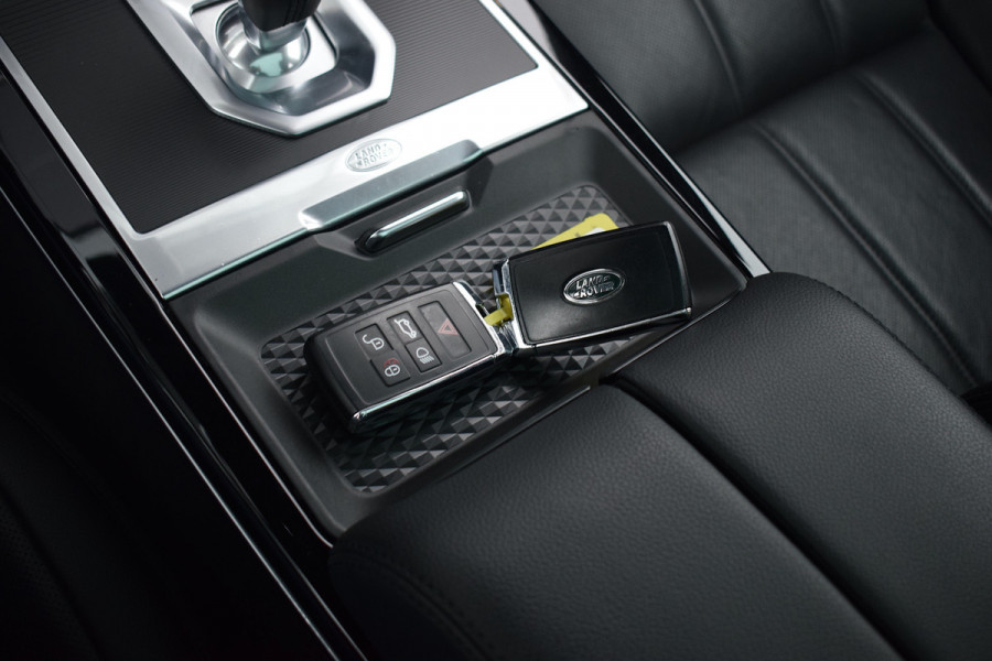 Land Rover Range Rover Evoque 2.0 P200 AWD R-Dynamic | Trekhaak | Pano | Meridian | Leer | Stuurverw.
