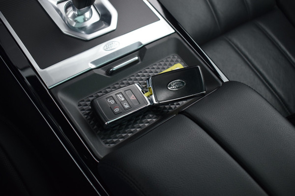 Land Rover Range Rover Evoque 2.0 P200 AWD R-Dynamic | Trekhaak | Pano | Meridian | Leer | Stuurverw.