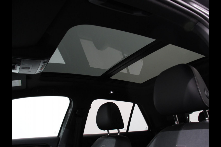 Volkswagen T-Roc 1.5 TSI DSG R-Line Edition Black Pack | Panorama dak | Climate Control | Adaptive Cruise Control | Camera | Navigatie | Apple Carplay/Android Auto