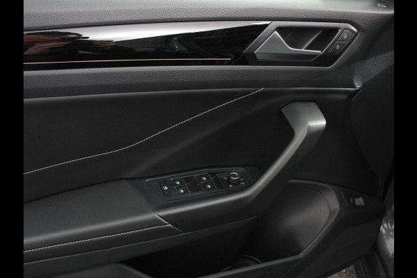 Volkswagen T-Roc 1.5 TSI DSG R-Line Edition Black Pack | Panorama dak | Climate Control | Adaptive Cruise Control | Camera | Navigatie | Apple Carplay/Android Auto