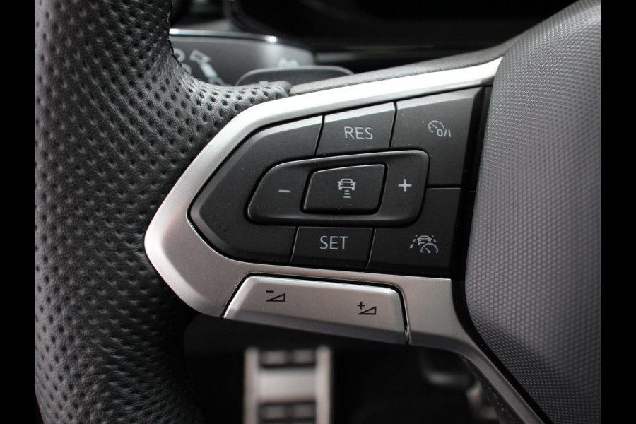 Volkswagen T-Roc 1.5 TSI DSG R-Line Edition Black Pack | Panorama dak | Climate Control | Adaptive Cruise Control | Camera | Navigatie | Apple Carplay/Android Auto