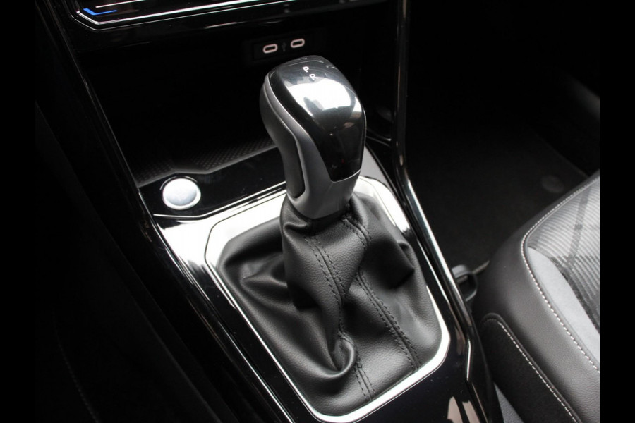 Volkswagen T-Roc 1.5 TSI DSG R-Line Edition Black Pack | Panorama dak | Climate Control | Adaptive Cruise Control | Camera | Navigatie | Apple Carplay/Android Auto