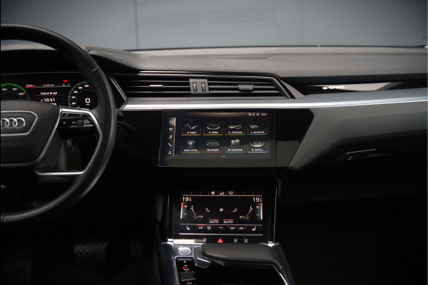 Audi e-tron e-tron 50 quattro Launch edition plus 71 kWh | Black Edition | Panoramadak | Memory Seats | Luchtvering | Adaptive Cruise Control | Keyless | Matrix LED | Leder | Stoelverwarming | NAP |