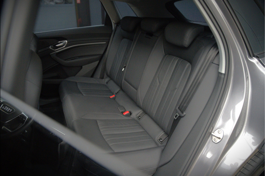 Audi e-tron e-tron 50 quattro Launch edition plus 71 kWh | Black Edition | Panoramadak | Memory Seats | Luchtvering | Adaptive Cruise Control | Keyless | Matrix LED | Leder | Stoelverwarming | NAP |