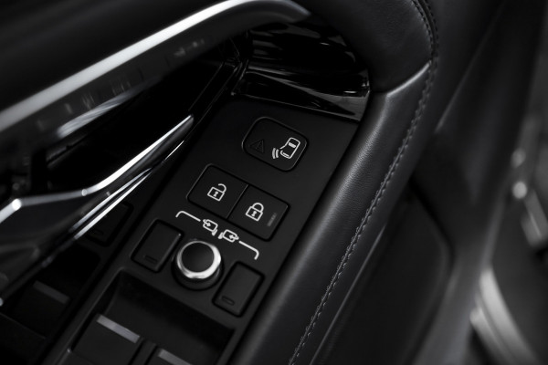 Land Rover Range Rover Evoque 1.5 P300e AWD R-Dynamic HSE - Automaat | Pano | Dig. Cockpit | Adapt. Cruise | Elek. Stoel | Stoelverw. | Meridian Sound | PDC | Camera | NAV + App. Connect | ECC | DAB | Elek. Klep | LM 20" |