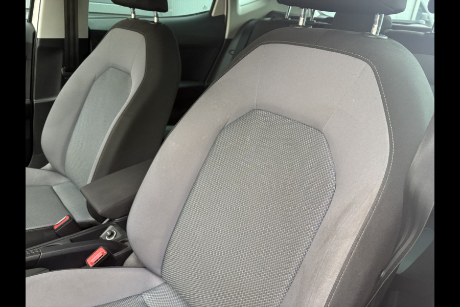 Seat Arona 1.0 TSi 95pk Style Business Intense KEYLESS/CAMERA/NAVI/CARPLAY/PDC