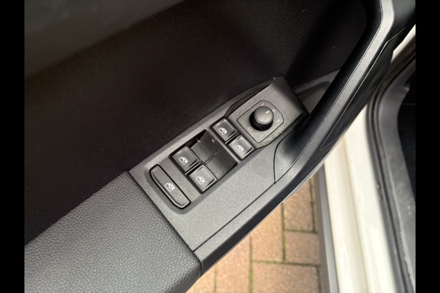 Seat Arona 1.0 TSi 95pk Style Business Intense KEYLESS/CAMERA/NAVI/CARPLAY/PDC