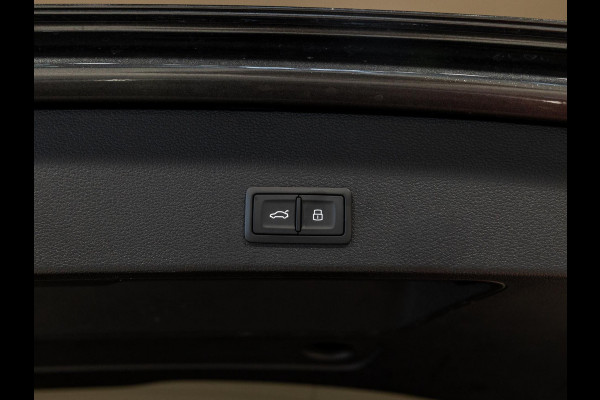 Audi Q2 35 TFSI S Edition / 150pk / Leder / Stoelverwarming / Keyless entry / Matrix LED / Adaptieve cruise control /