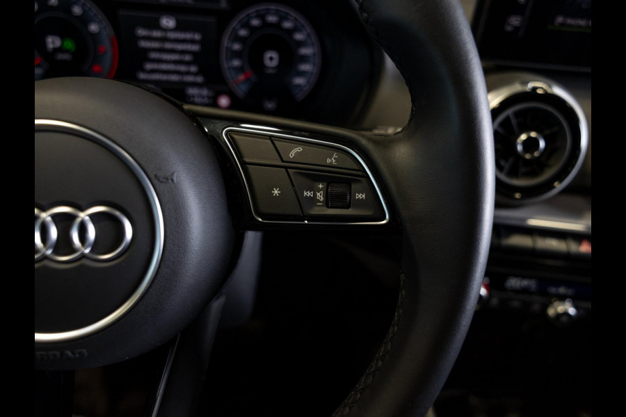 Audi Q2 35 TFSI S Edition / 150pk / Leder / Stoelverwarming / Keyless entry / Matrix LED / Adaptieve cruise control /