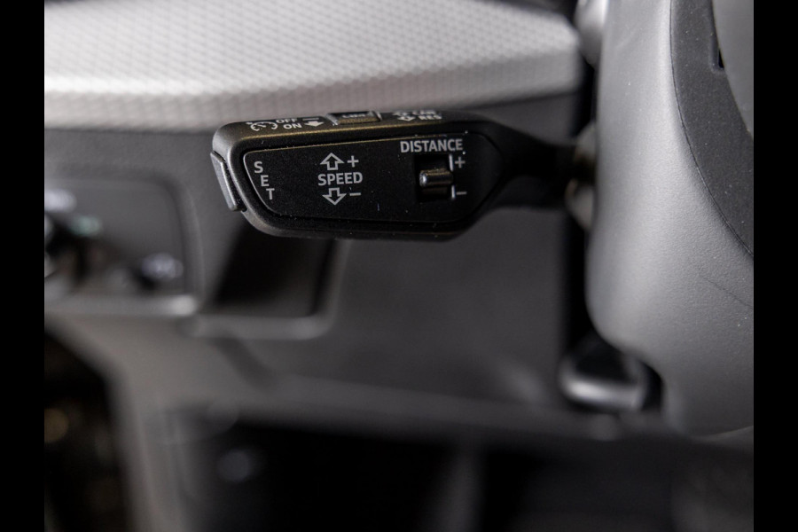 Audi Q2 35 TFSI S Edition / 150pk / Leder / Stoelverwarming / Keyless entry / Matrix LED / Adaptieve cruise control /