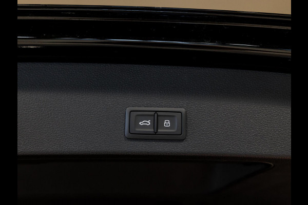 Audi Q2 35 TFSI S Edition / 150pk / Leder / Stoelverwarming / Keyless entry / Matrix LED / Adaptieve cruise control /