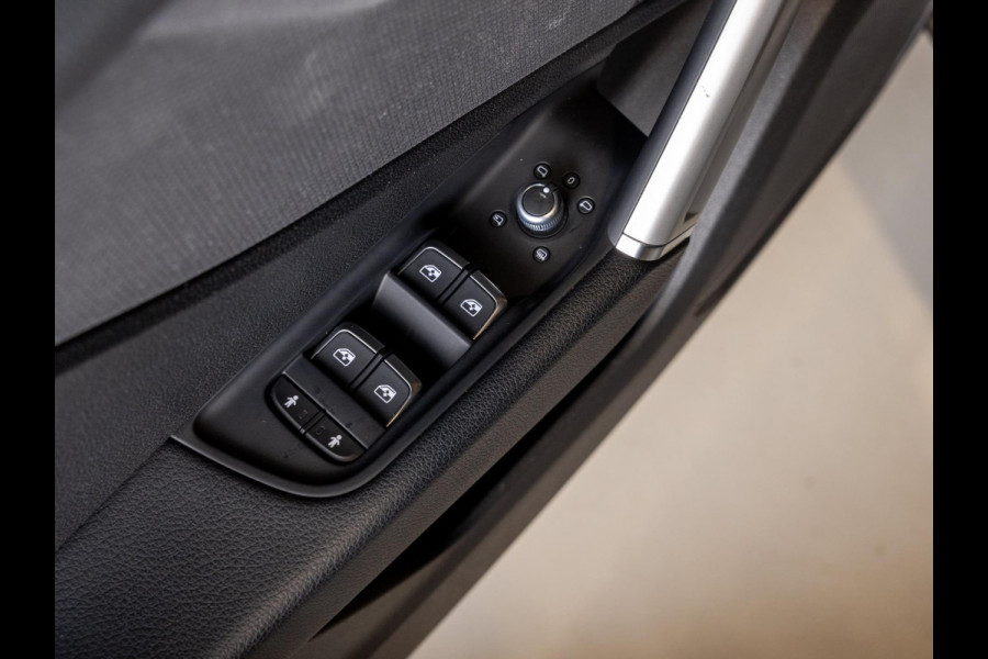 Audi Q2 35 TFSI S Edition / 150pk / Leder / Stoelverwarming / Keyless entry / Matrix LED / Adaptieve cruise control /