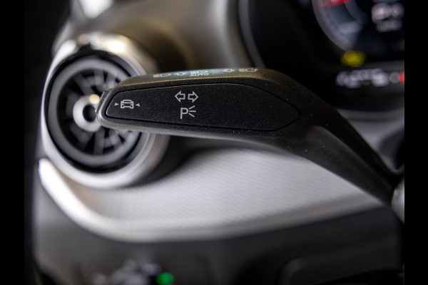 Audi Q2 35 TFSI S Edition / 150pk / Leder / Stoelverwarming / Keyless entry / Matrix LED / Adaptieve cruise control /