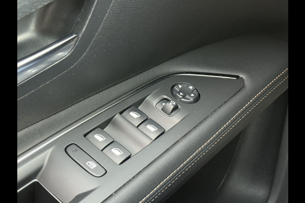Peugeot 3008 1.2 PureTech GT Line | Trekhaak | CarPlay | LED | Dodehoek | 18 inch
